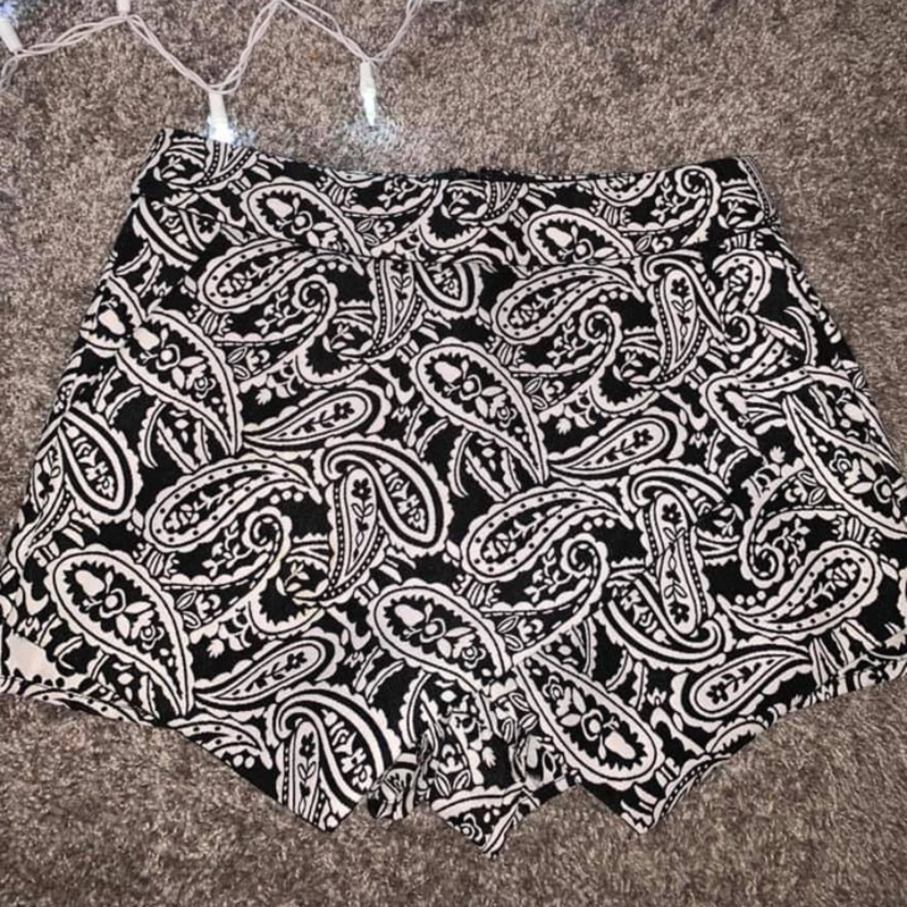 Navy and white paisley skort